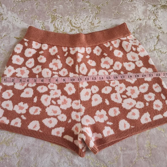 UGG | Womens Shaina Shorts - Picture 5 of 14